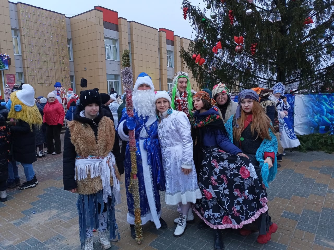 ПАРАД ДЕДОВ МОРОЗОВ ОТКРЫЛ ЧЕРЕДУ ПРАЗДНИЧНЫХ МЕРОПРИЯТИЙ.